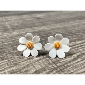 Vintage Denton Made in England Porcelain Daisy Flowers Screw Back Earrings